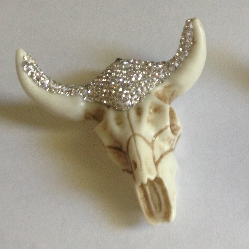 ✨Black or White Pave Bull Skull Pendant✨